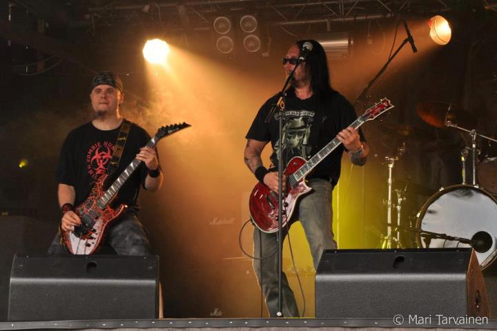 Jyrkkä performing live